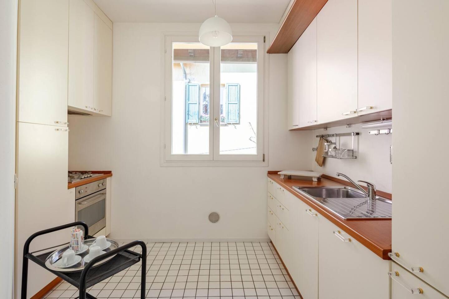 Santo Stefano Square Apartment โบโลญญา ภายนอก รูปภาพ