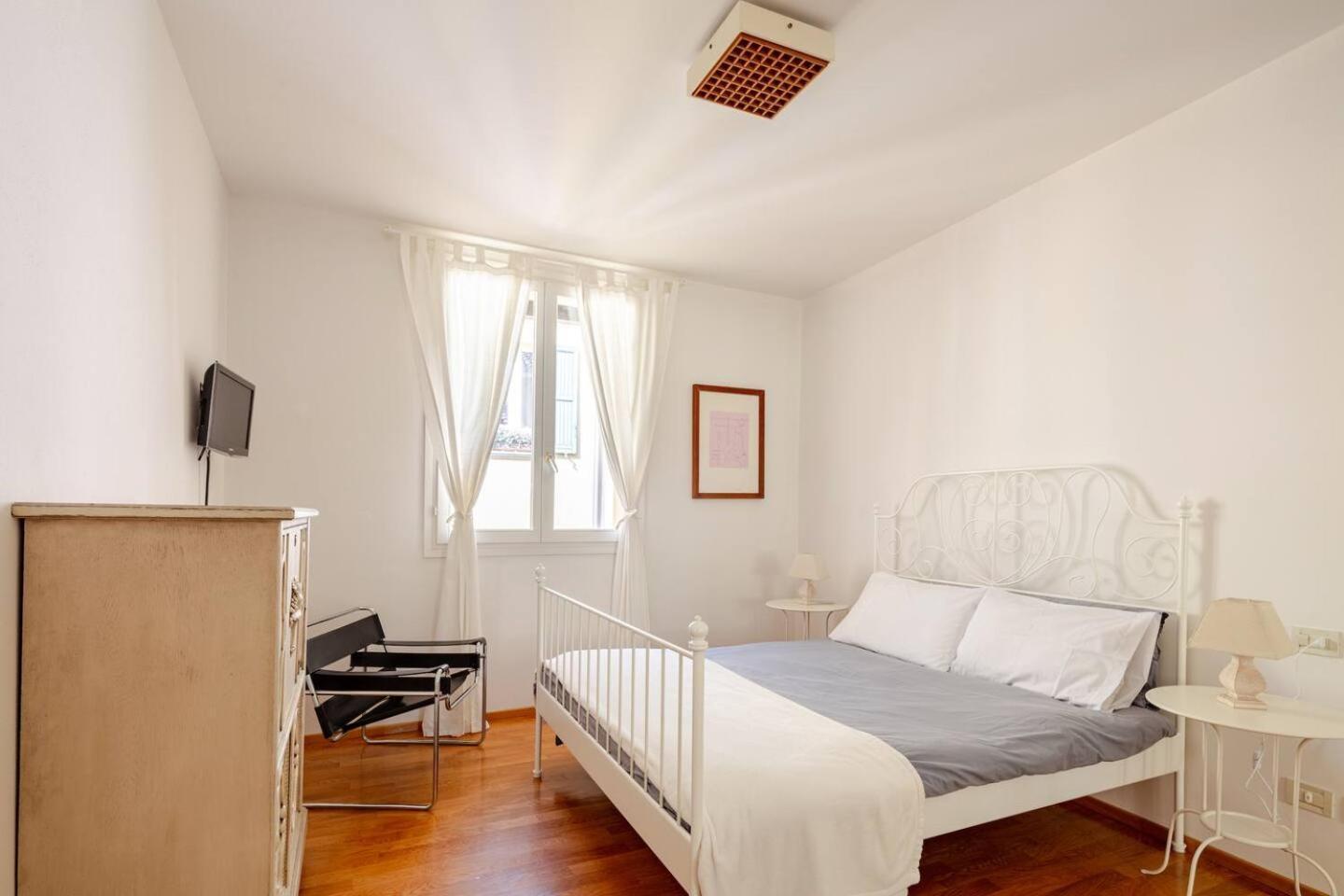 Santo Stefano Square Apartment โบโลญญา ภายนอก รูปภาพ
